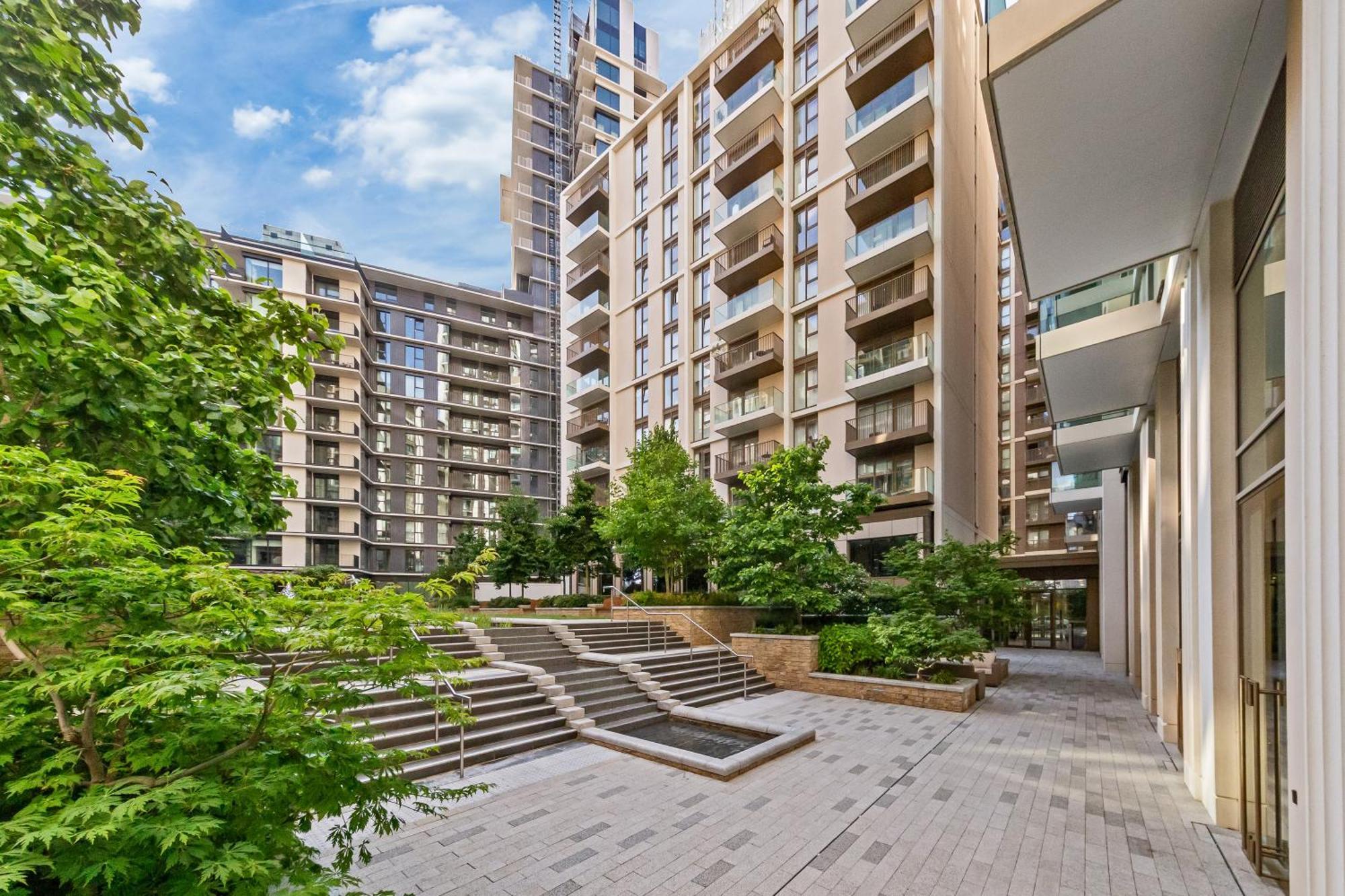 Luxury Sky Scraper Building Modern 2 Bedroom Next To Westfield Shopping Mall London!