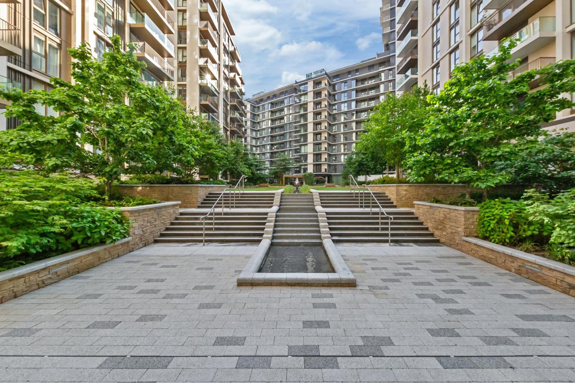 Luxury Sky Scraper Building Modern 2 Bedroom Next To Westfield Shopping Mall London! Apartment *