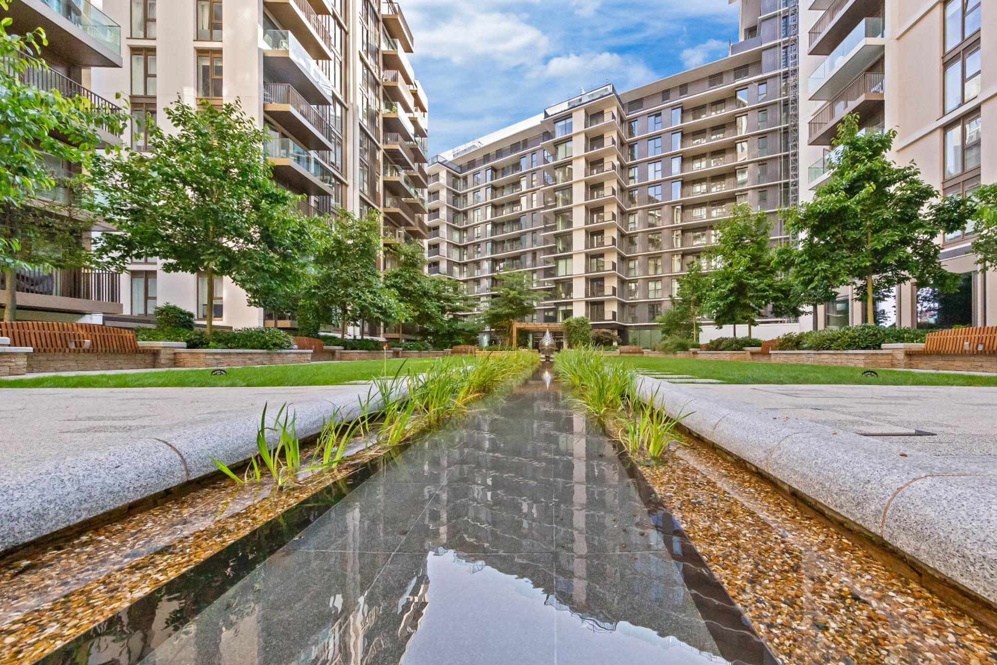 Apartment Luxury Sky Scraper Building Modern 2 Bedroom Next To Westfield Shopping Mall London! London