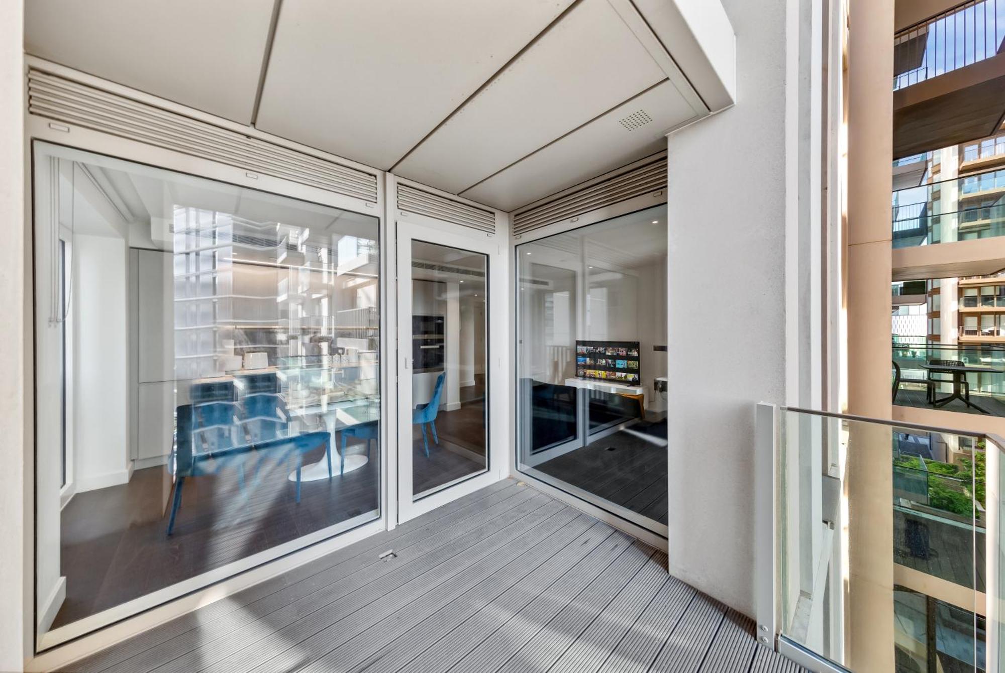 Luxury Sky Scraper Building Modern 2 Bedroom Next To Westfield Shopping Mall London!
