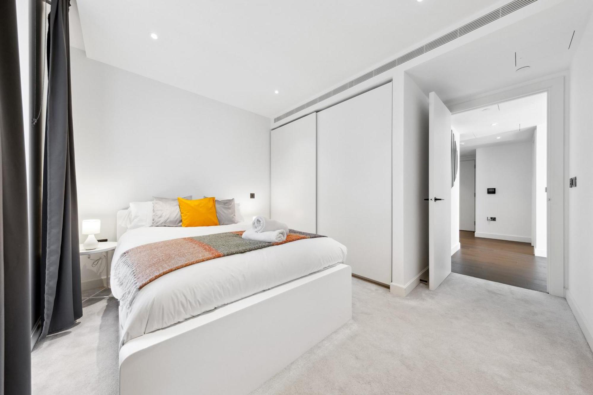 Luxury Sky Scraper Building Modern 2 Bedroom Next To Westfield Shopping Mall London! Apartment