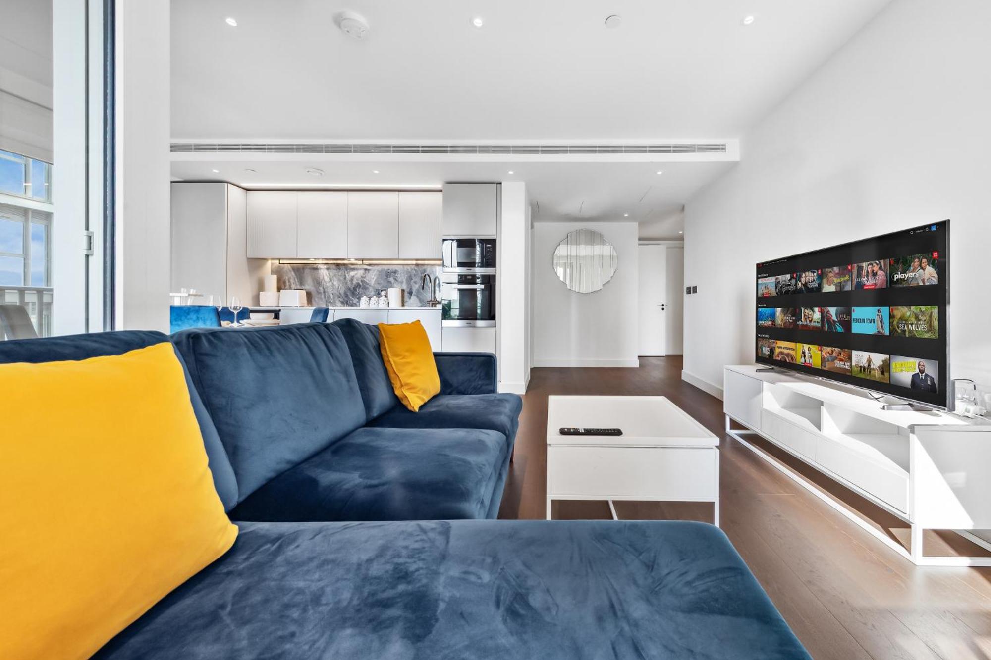 Luxury Sky Scraper Building Modern 2 Bedroom Next To Westfield Shopping Mall London! Apartment *