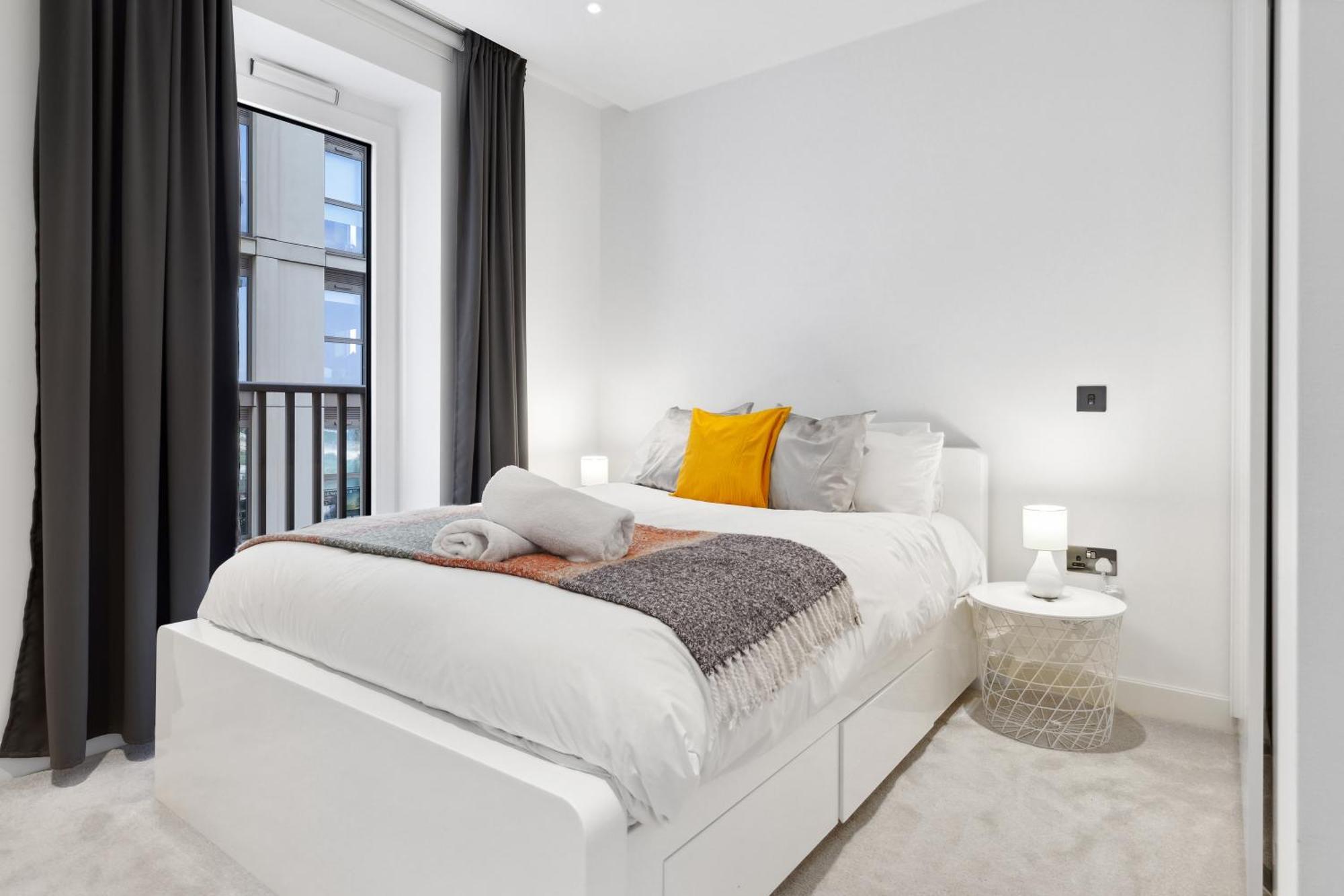 Apartment Luxury Sky Scraper Building Modern 2 Bedroom Next To Westfield Shopping Mall London! London