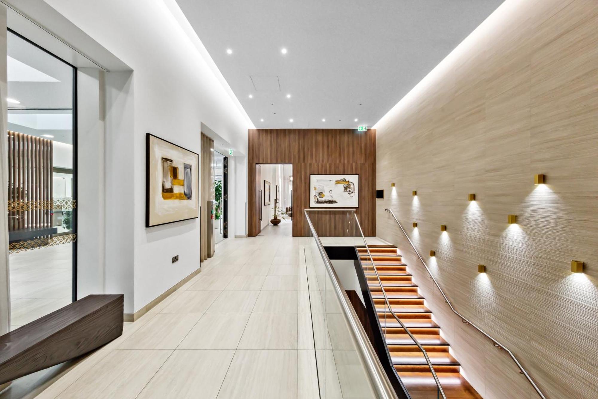 Apartment Luxury Sky Scraper Building Modern 2 Bedroom Next To Westfield Shopping Mall London!