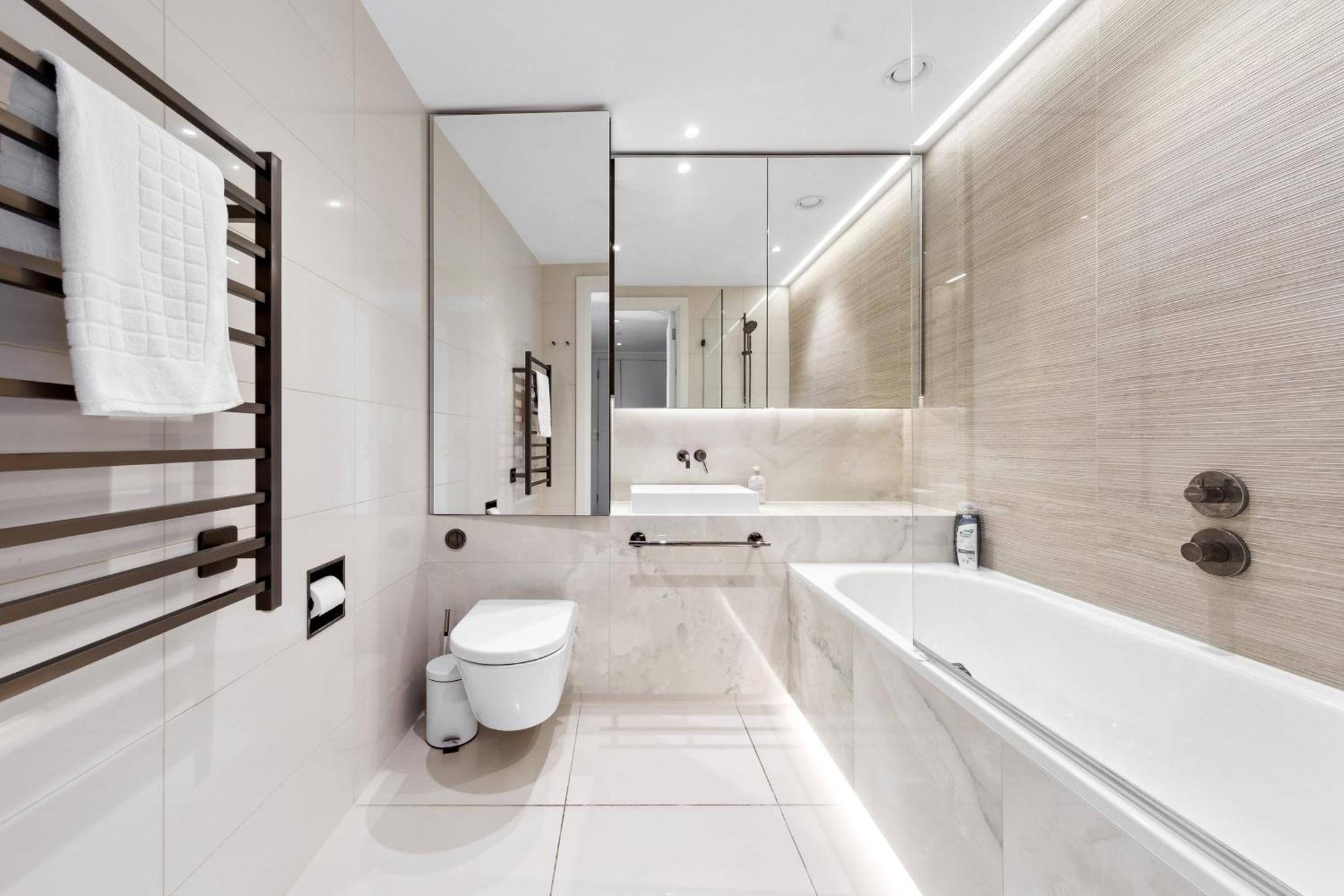 Luxury Sky Scraper Building Modern 2 Bedroom Next To Westfield Shopping Mall London! * London