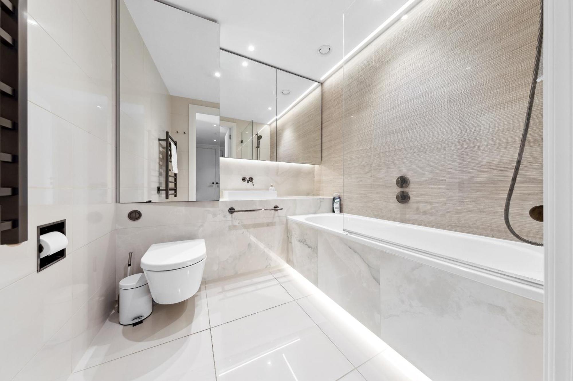 Luxury Sky Scraper Building Modern 2 Bedroom Next To Westfield Shopping Mall London!