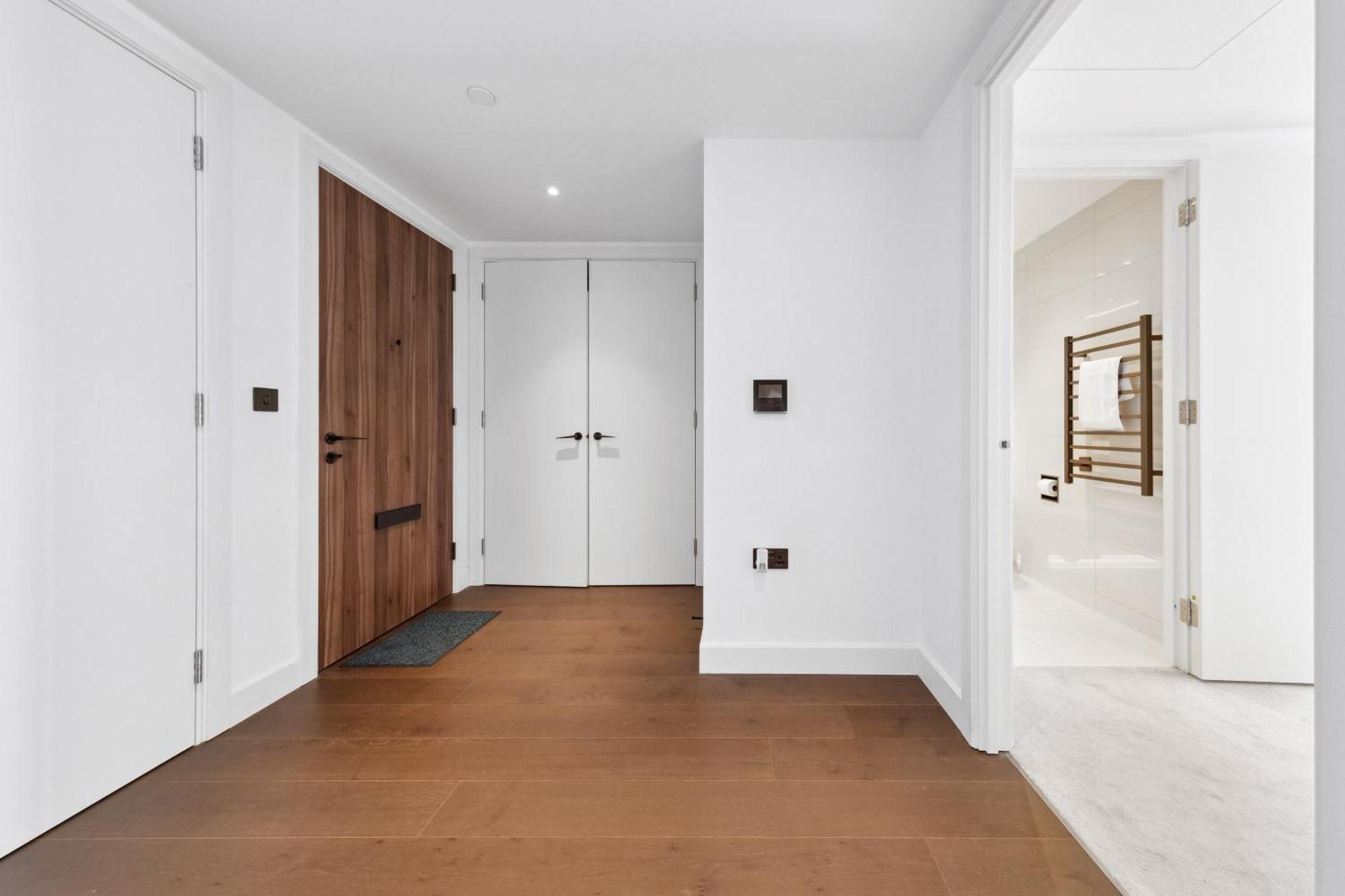Apartment Luxury Sky Scraper Building Modern 2 Bedroom Next To Westfield Shopping Mall London!