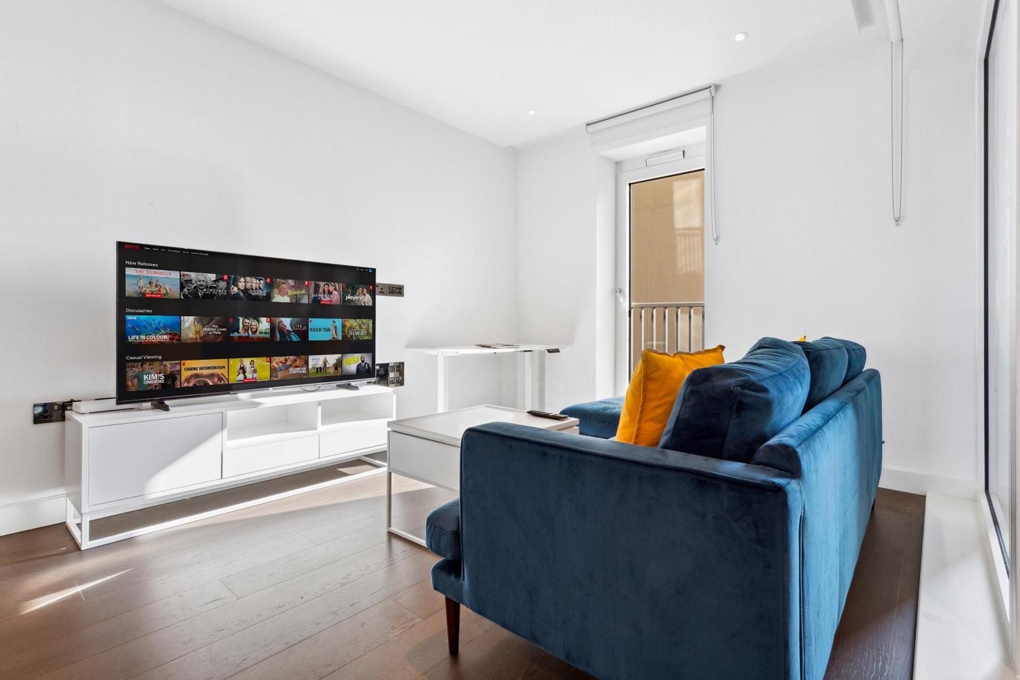Luxury Sky Scraper Building Modern 2 Bedroom Next To Westfield Shopping Mall London!