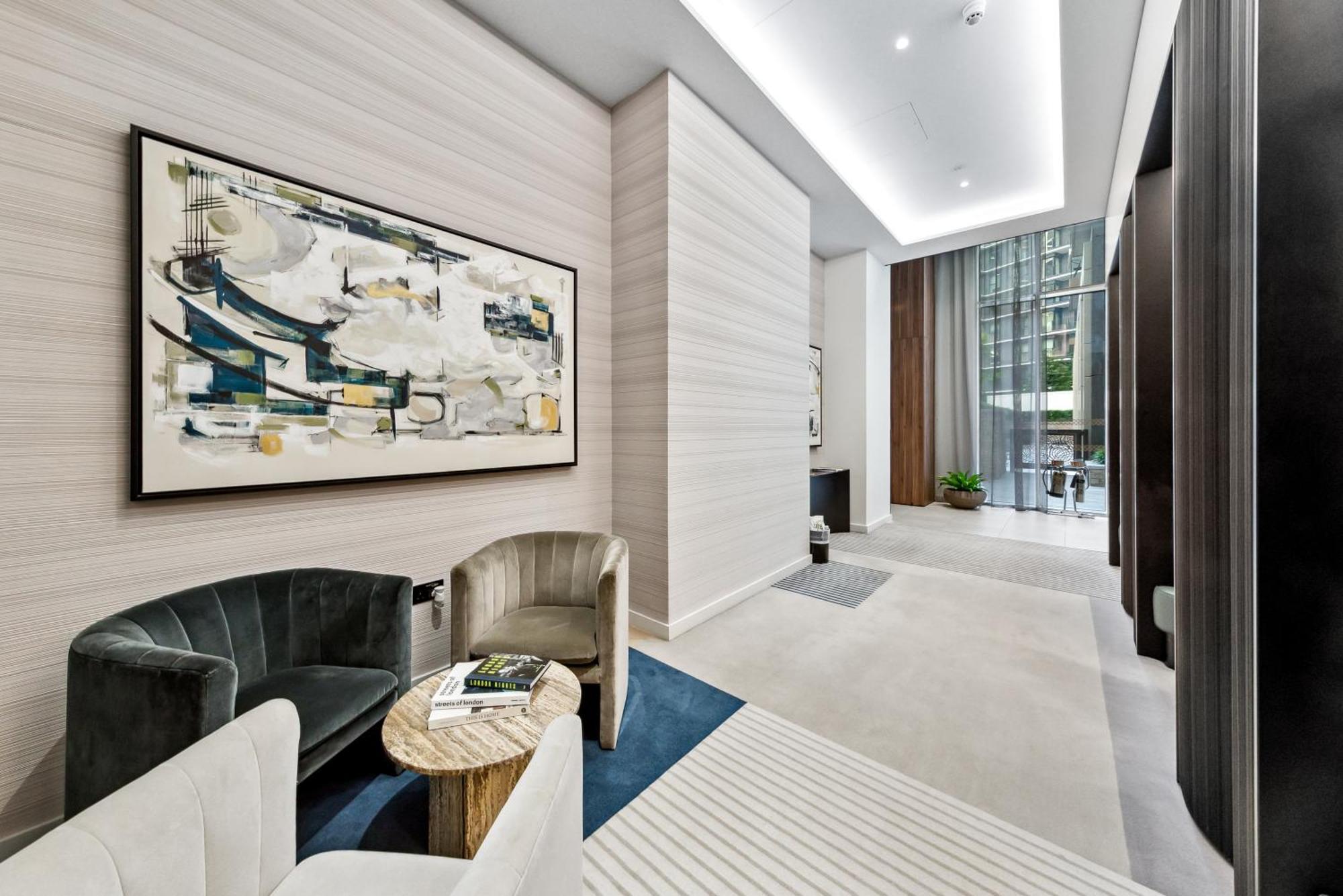 Luxury Sky Scraper Building Modern 2 Bedroom Next To Westfield Shopping Mall London! Apartment *