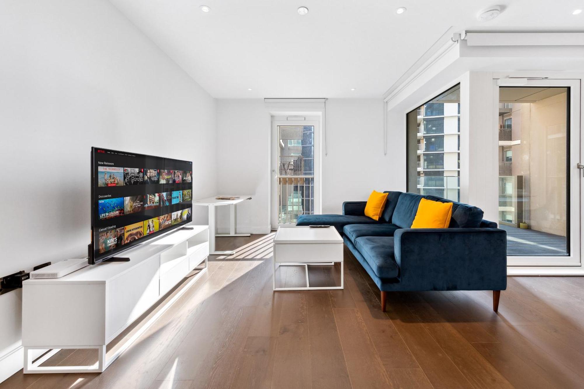 Luxury Sky Scraper Building Modern 2 Bedroom Next To Westfield Shopping Mall London! * London
