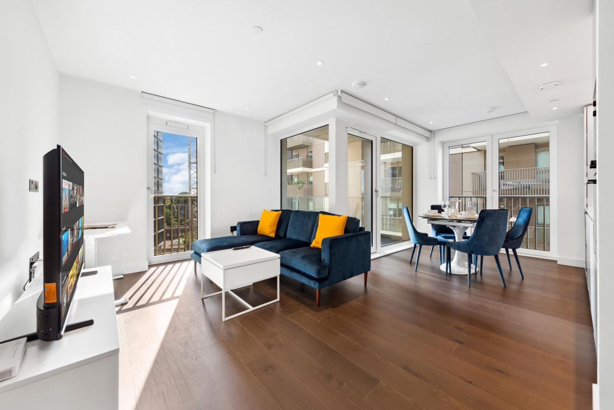 Apartment Luxury Sky Scraper Building Modern 2 Bedroom Next To Westfield Shopping Mall London! *