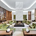 Luxury Sky Scraper Building Modern 2 Bedroom Apartment Next To Westfield Shopping Mall London!