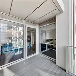 Luxury Sky Scraper Building Modern 2 Bedroom Apartment Next To Westfield Shopping Mall London!