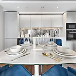 Luxury Sky Scraper Building Modern 2 Bedroom Apartment Next To Westfield Shopping Mall London!