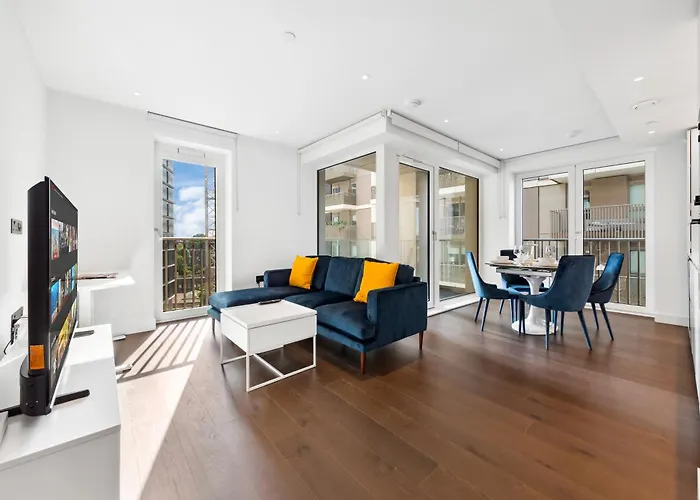 Luxury Sky Scraper Building Modern 2 Bedroom Apartment Next To Westfield Shopping Mall London!