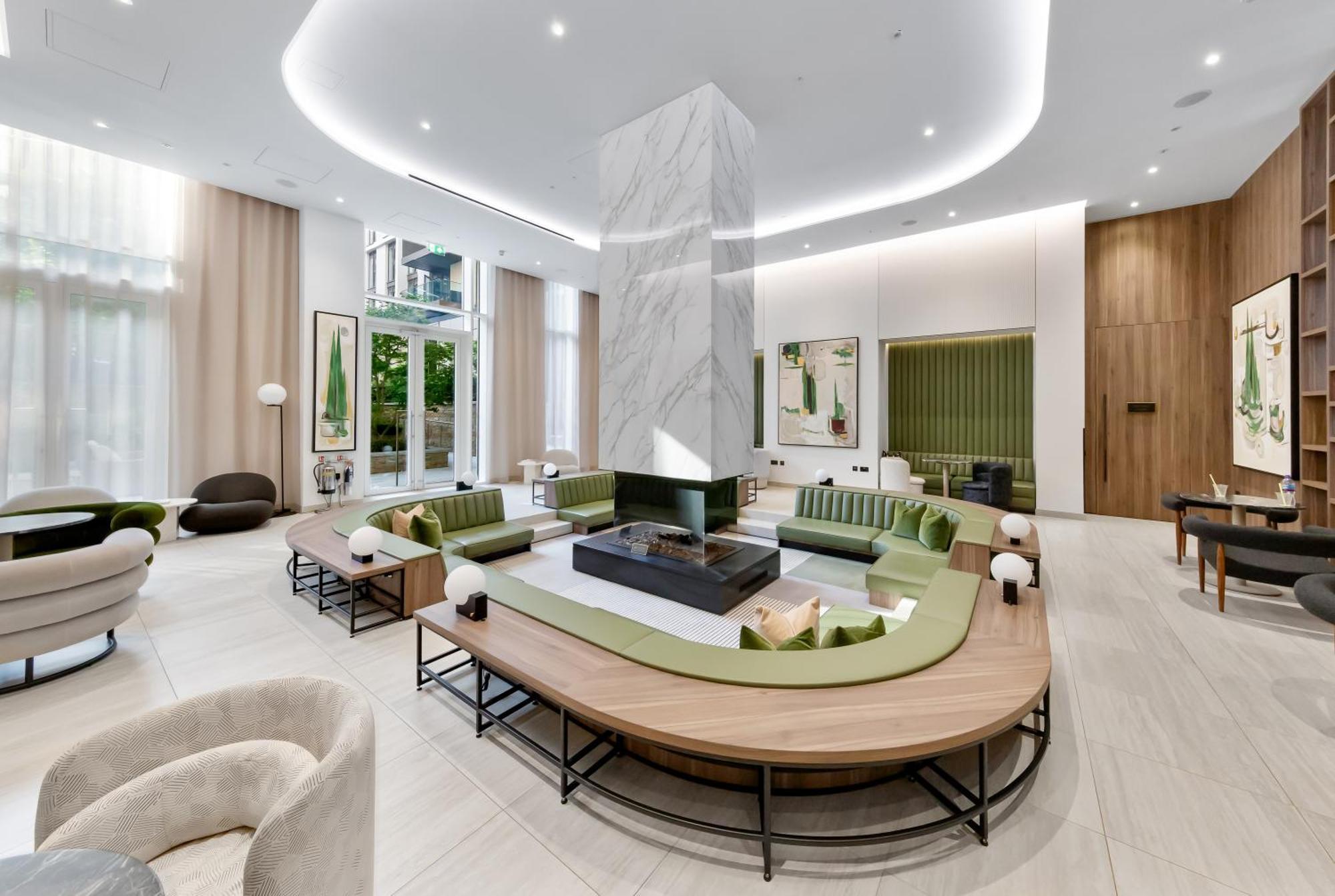 Apartment Luxury Sky Scraper Building Modern 2 Bedroom Next To Westfield Shopping Mall London! *