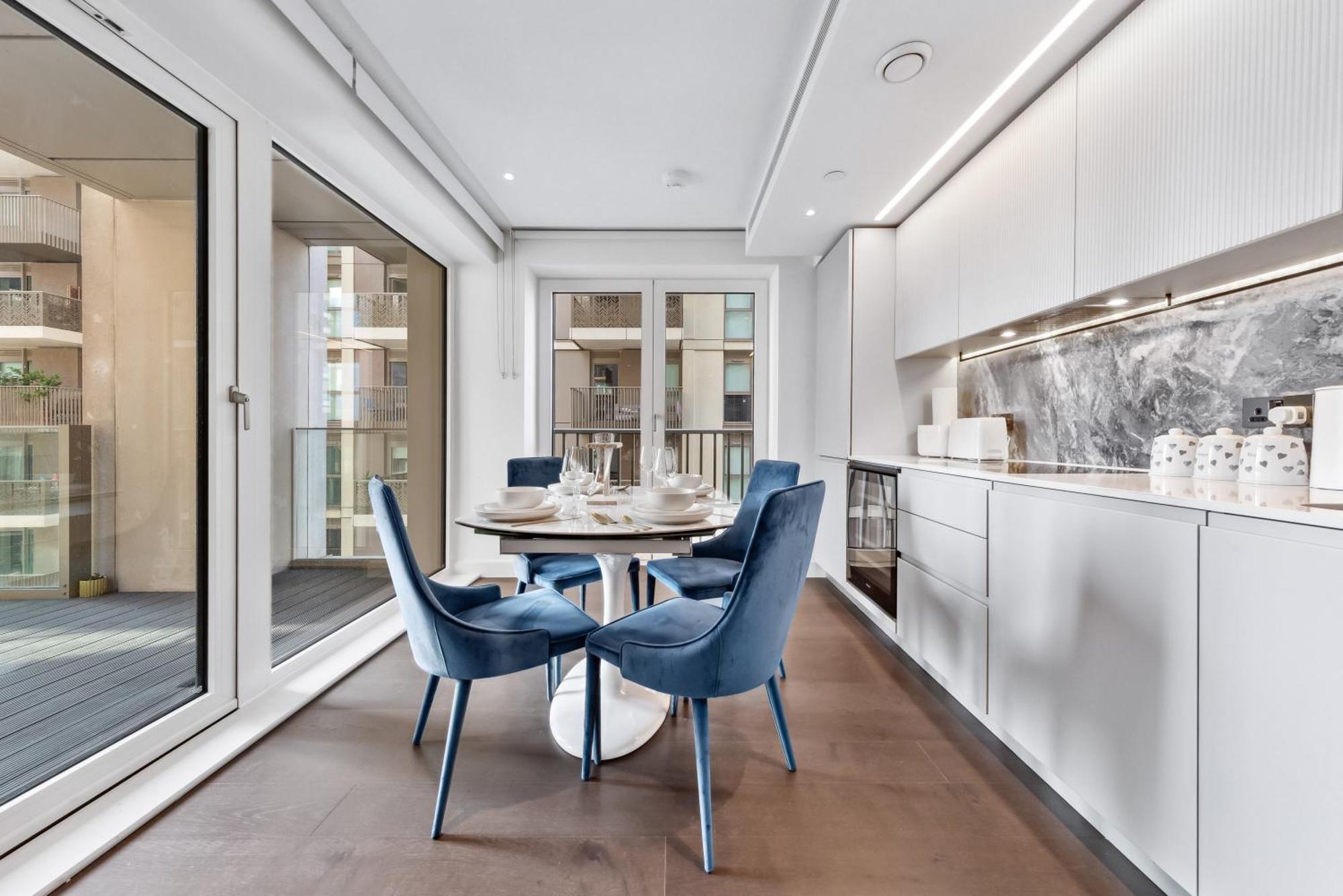 Luxury Sky Scraper Building Modern 2 Bedroom Next To Westfield Shopping Mall London! Apartment London